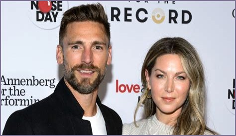 Apakah Chris McNally Menikah Dengan Julie?